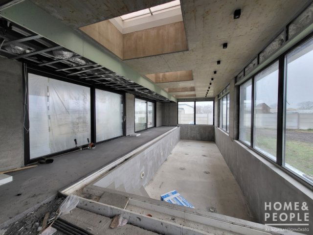 Eladó családi ház, Szegeden 359.99 M Ft, 8 szobás