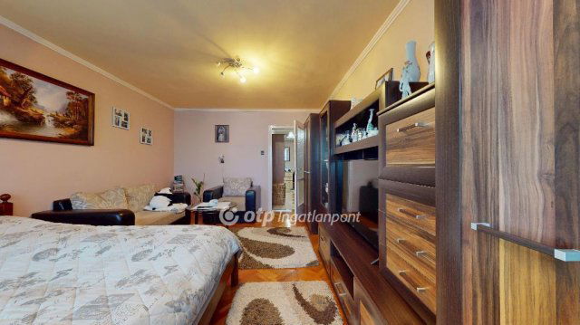 Eladó téglalakás, Nyíregyházán 49.5 M Ft, 3 szobás