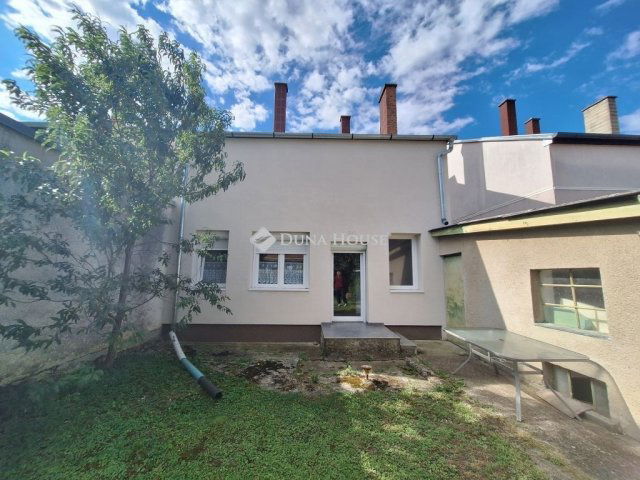 Eladó téglalakás, Sárváron 61.5 M Ft, 4 szobás