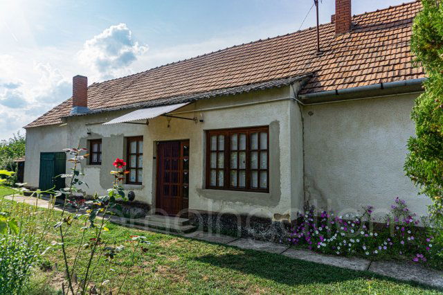 Eladó családi ház, Rábacsanakon 18 M Ft, 2 szobás