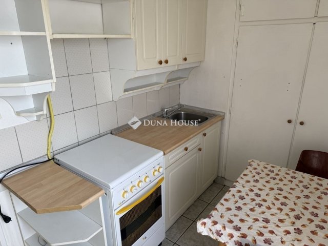 Eladó panellakás, Pécsett 46.9 M Ft, 2 szobás