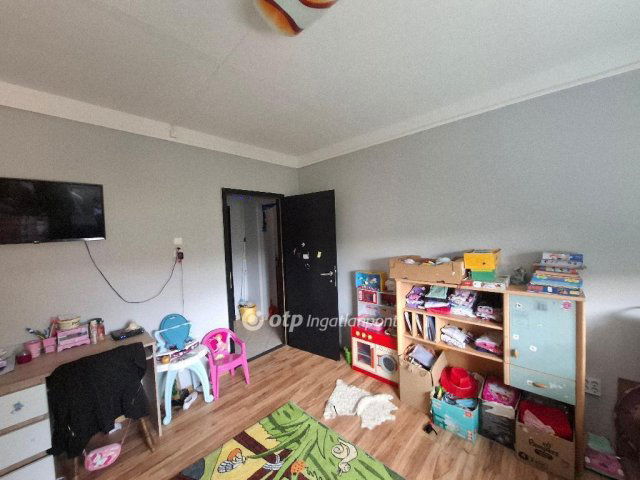 Eladó panellakás, Egerben 36.9 M Ft, 2 szobás