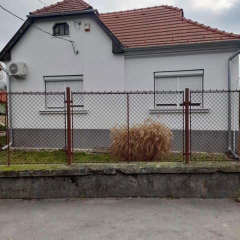 Eladó családi ház, Győrött 80 M Ft, 3 szobás