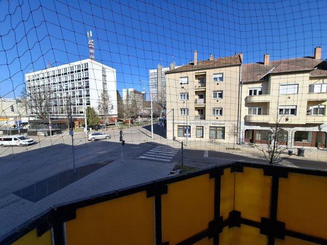 Eladó téglalakás, Szolnokon 49.9 M Ft, 4 szobás