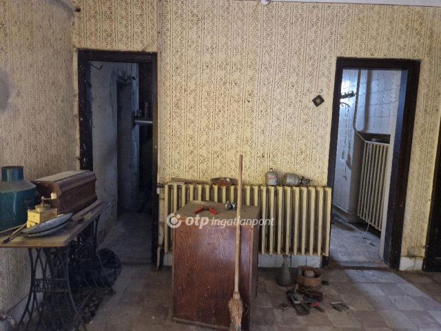 Eladó családi ház, Bicskén 35 M Ft, 2 szobás