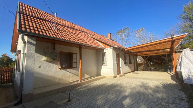 Eladó családi ház, Párin 17.8 M Ft, 1 szobás