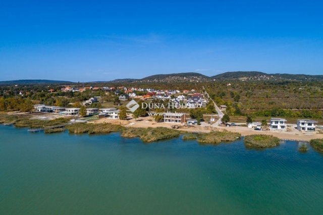 Eladó családi ház, Balatonakaliban 105 M Ft, 5 szobás