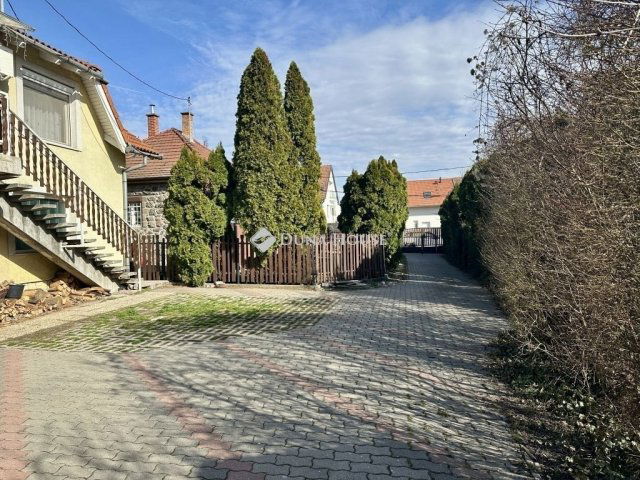 Eladó családi ház, Szentendrén 159 M Ft, 4 szobás