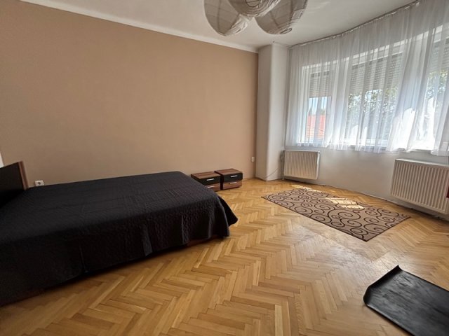 Kiadó téglalakás, albérlet, Pécsett 250 E Ft / hó, 4 szobás