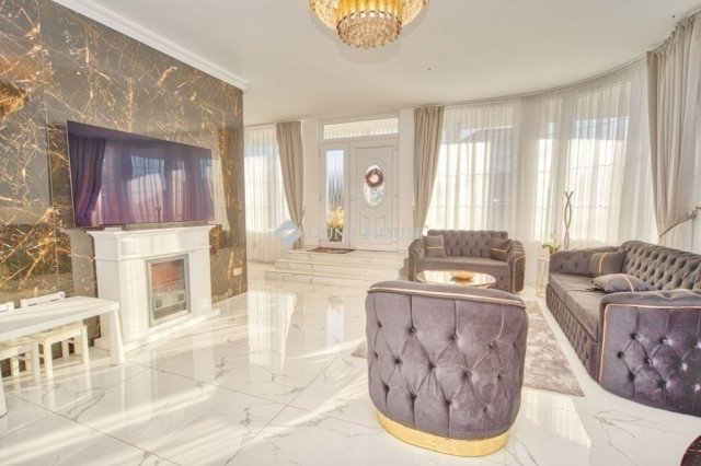 Eladó családi ház, Gyálon 299 M Ft, 7 szobás