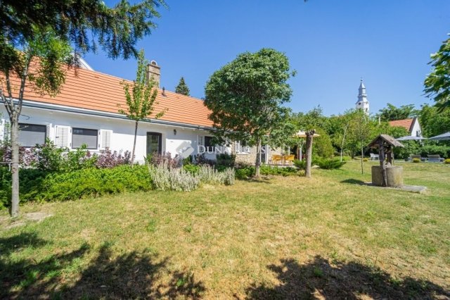 Eladó családi ház, Köveskálon 215 M Ft, 4 szobás