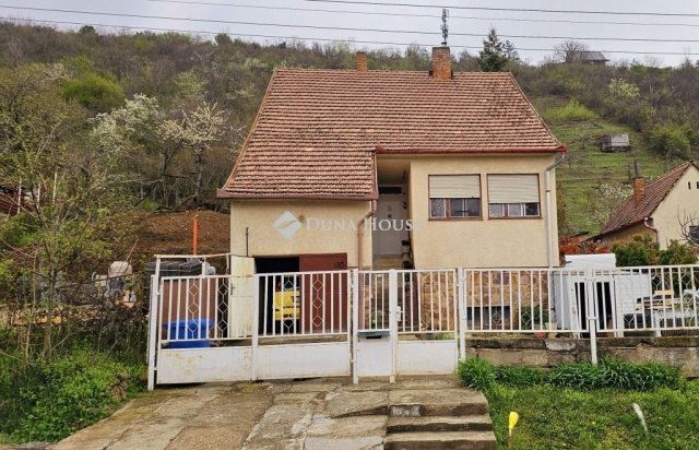 Eladó családi ház, Pécsett 65 M Ft, 3 szobás