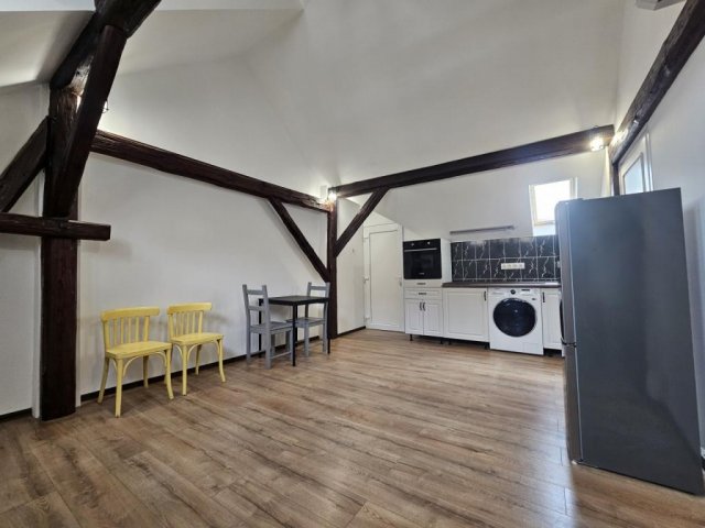 Eladó téglalakás, Kaposváron, Fő utcában 37.9 M Ft, 1+1 szobás