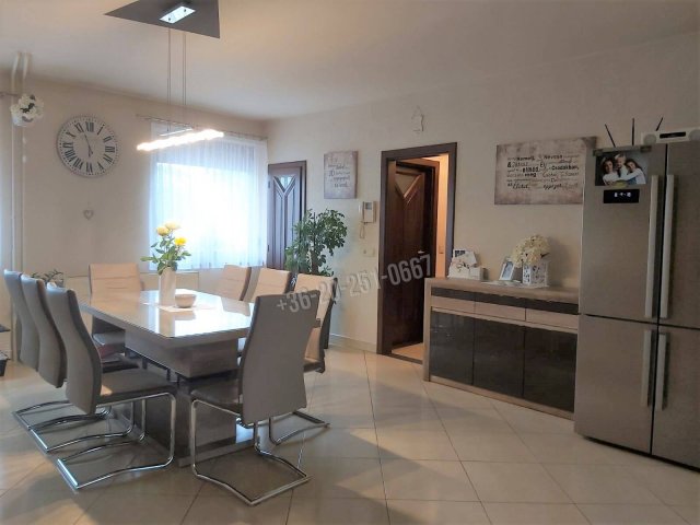 Eladó családi ház, Mohácson 120 M Ft, 4 szobás