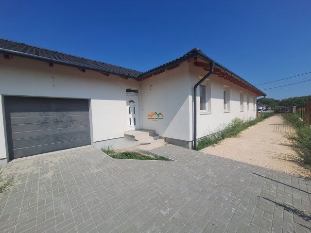 Eladó ikerház, Szigetcsépen 88.9 M Ft, 5 szobás