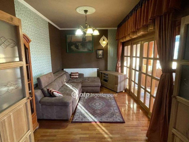 Eladó családi ház, Parádon 110 M Ft, 10 szobás