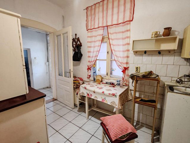 Eladó családi ház, Dombóváron 16.5 M Ft, 2 szobás