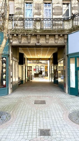 Eladó téglalakás, Debrecenben 93.7 M Ft, 4 szobás