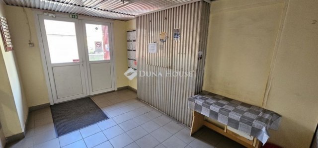 Eladó panellakás, Pécsett 42.9 M Ft, 2 szobás