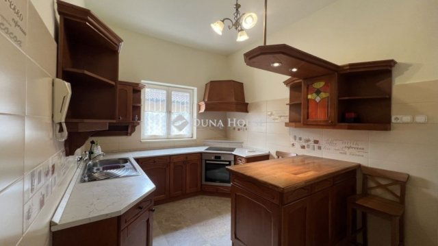 Eladó családi ház, Budapesten, XVI. kerületben 178 M Ft