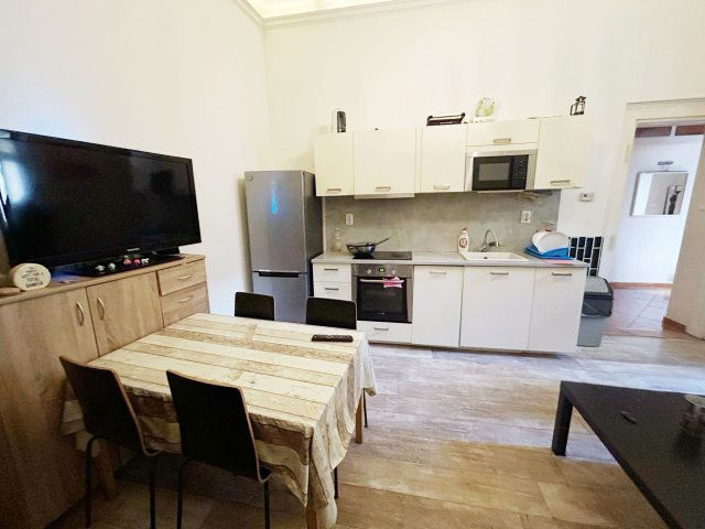 Eladó téglalakás, Budapesten, VI. kerületben 102 M Ft, 4 szobás