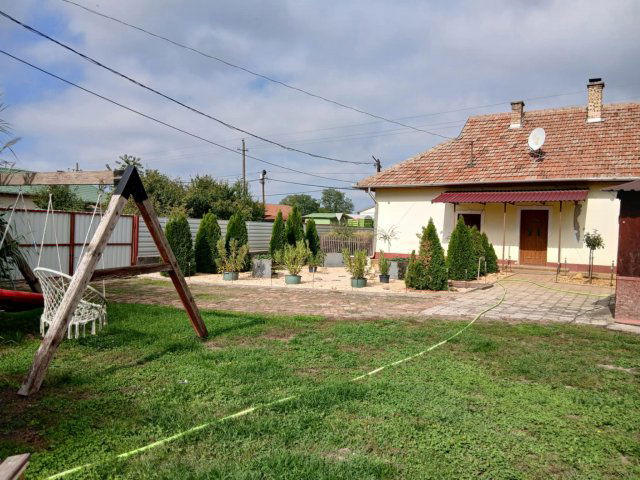 Eladó családi ház, Tiszacsegén 33 M Ft, 3 szobás