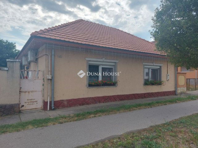 Eladó családi ház, Izsákon 41 M Ft, 3 szobás