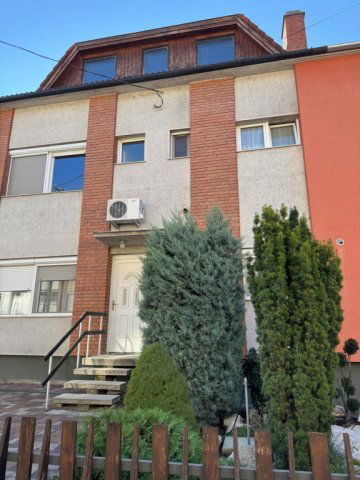 Eladó sorház, Vácon, Edison utcában 98 M Ft, 4 szobás