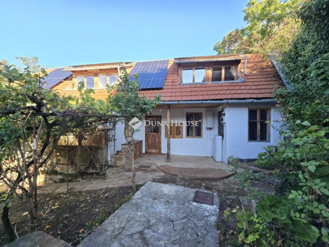 Eladó családi ház, Pécsett, Gáspár utcában 79.9 M Ft