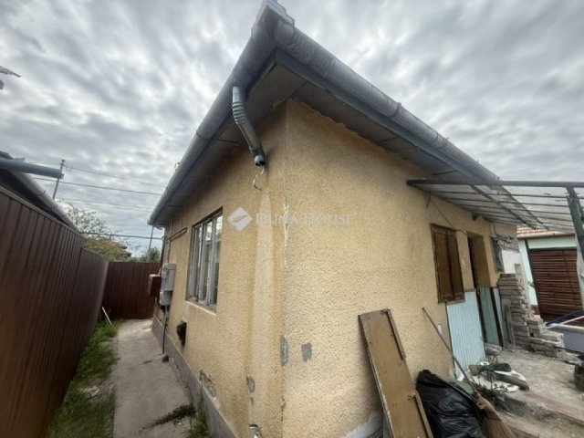 Eladó családi ház, Vecsésen 38 M Ft, 2 szobás