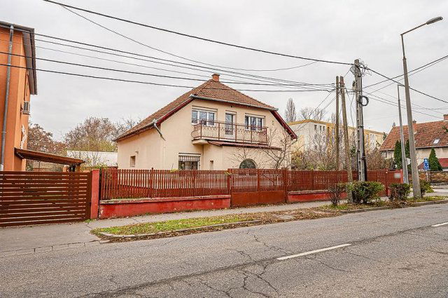 Eladó családi ház, Budapesten, X. kerületben 145 M Ft, 5 szobás