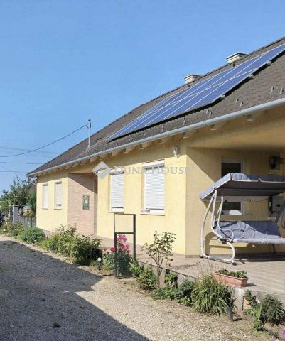 Eladó családi ház, Péren 112.9 M Ft, 4 szobás