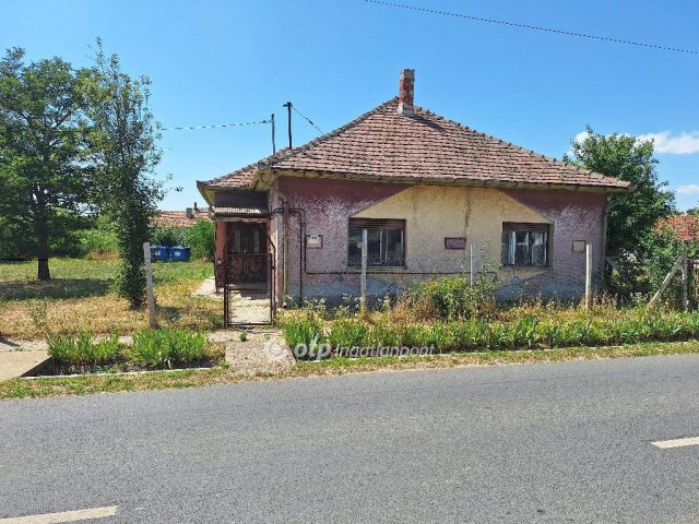Eladó családi ház, Tiszaszentimrén 9.99 M Ft, 2 szobás