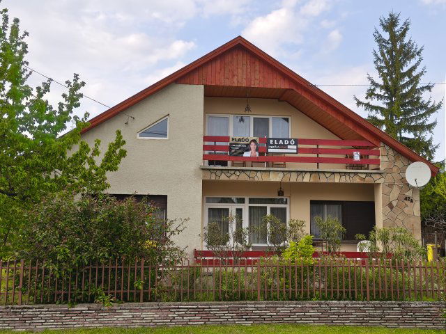 Eladó családi ház, Balatonmáriafürdőn 84.9 M Ft, 7 szobás