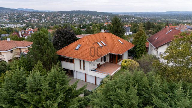 Eladó családi ház, Budapesten, III. kerületben 420 M Ft