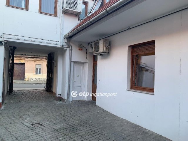 Eladó téglalakás, Pápán 45.49 M Ft, 2 szobás