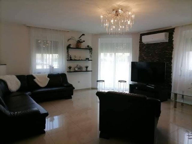 Eladó családi ház, Délegyházán 165 M Ft, 4 szobás