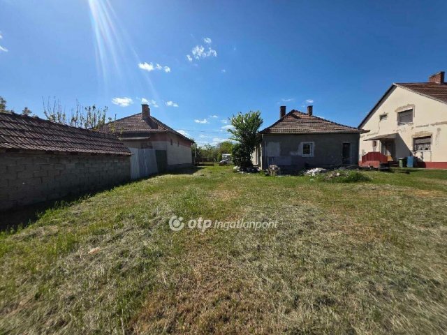 Eladó családi ház, Jászkisérén 8.5 M Ft, 2 szobás