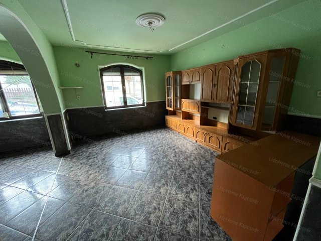 Eladó családi ház, Kaposváron 31.5 M Ft, 3+4 szobás