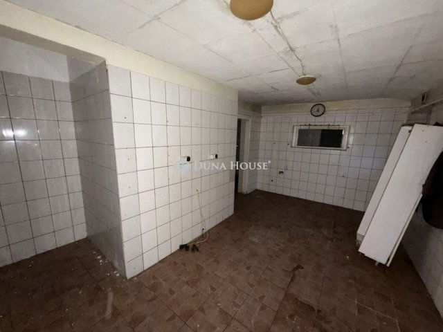 Eladó üzlethelyiség, Hódmezővásárhelyen 73.649 M Ft