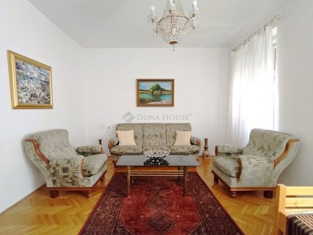 Eladó téglalakás, Pécsett 89.5 M Ft, 3 szobás
