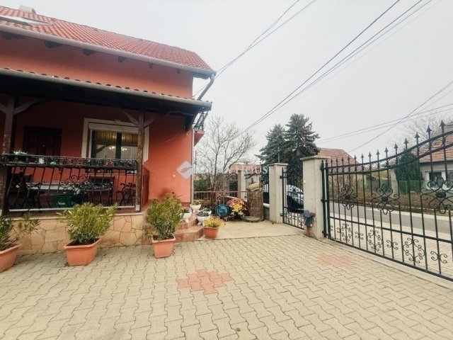 Eladó családi ház, Vecsésen 120 M Ft, 3 szobás