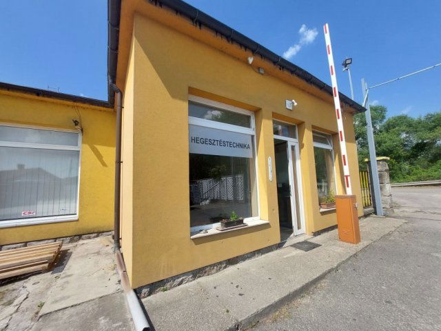 Kiadó ipari ingatlan, Solymáron 300 E Ft / hó
