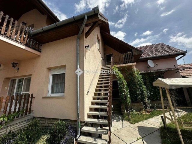 Eladó családi ház, Siófokon 155 M Ft, 8 szobás