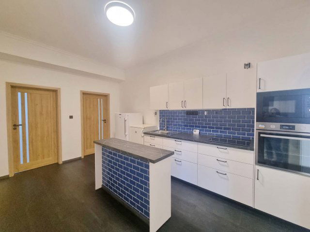 Eladó téglalakás, Budapesten, IX. kerületben, Bakáts téren