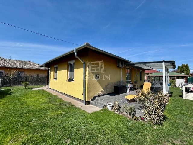 Eladó családi ház, Halásztelken 114.9 M Ft, 4 szobás