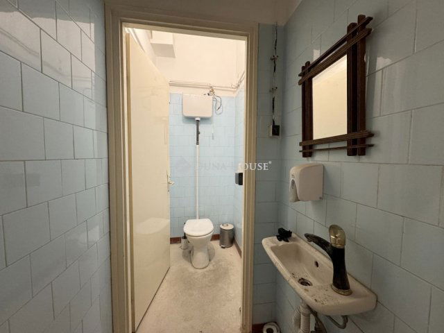 Eladó üzlethelyiség, Budapesten, VI. kerületben 270 M Ft