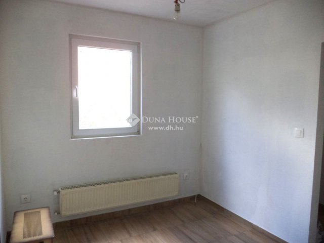 Eladó családi ház, Kápolnásnyéken 59.9 M Ft, 1+1 szobás