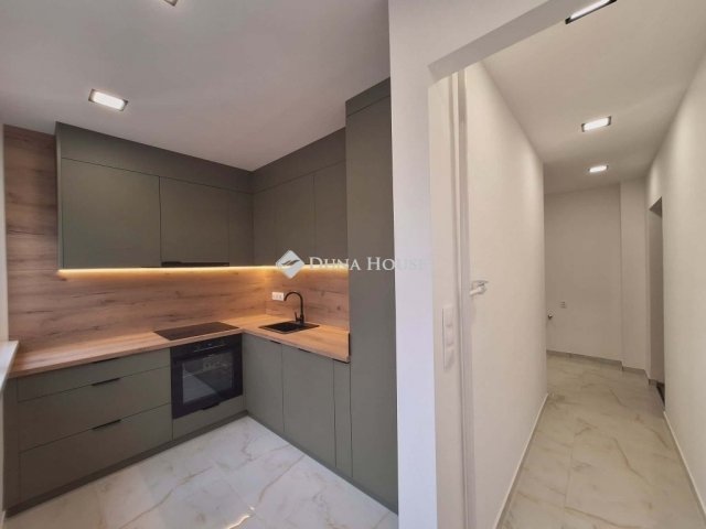 Eladó téglalakás, Pécsett 59.9 M Ft, 3 szobás