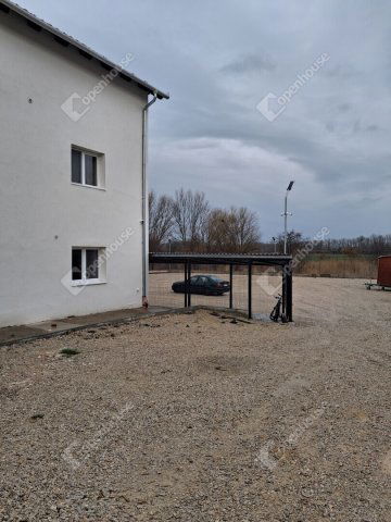 Kiadó téglalakás, albérlet, Komáromban 250 E Ft / hó, 3 szobás